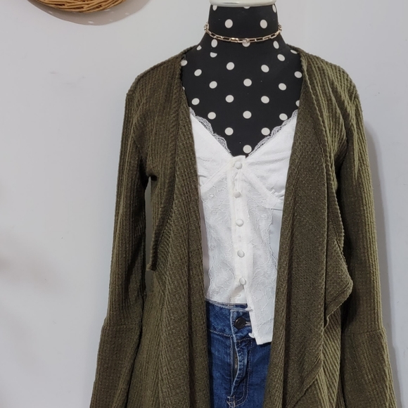 AFTERGLOW WHITE LACE CAMI TOP - Picture 4 of 10